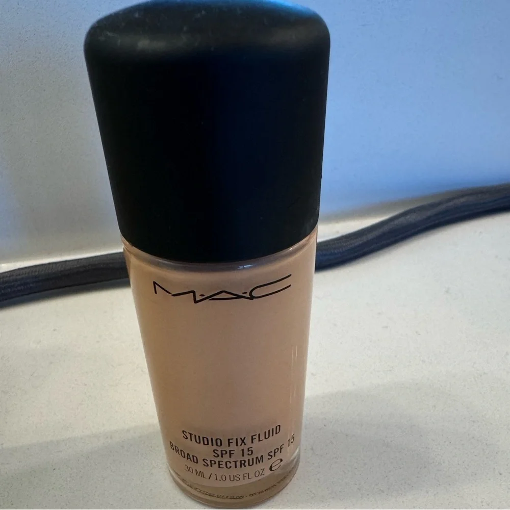 MAC Cosmetics Studio Fix Fluid Foundation - Medium Skin Cream